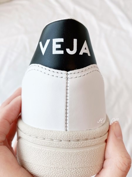 [開箱+購物分享] Veja鞋好穿嗎？法國Veja鞋開箱尺寸心得/穿搭+Farfetch折扣碼+2020情人節買什麼之JC推薦打包清單