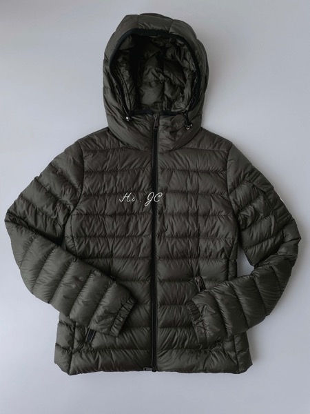 寒冷的天氣也能時尚買一件Moncler羽絨衣安心過N年冬天之Moncler羽絨衣開箱及尺寸心得與購買資訊分享