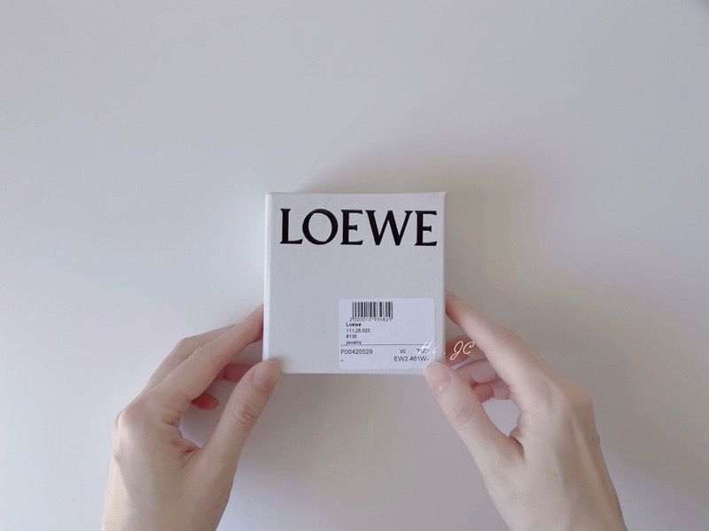 Loewe胸針