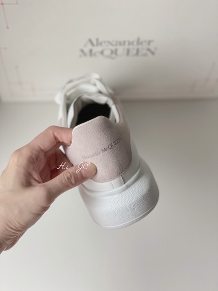 絕美厚底小白鞋～Alexander McQueen小白鞋開箱（含優缺點分析、尺寸選擇、穿著心得分享及那裡買最優惠資訊）