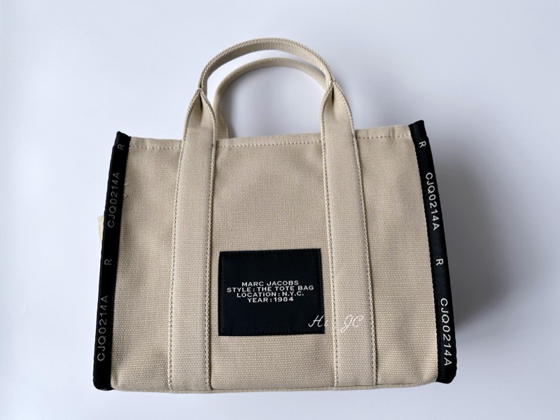 Marc Jacobs tote bag 開箱~時尚度+實用度破表的托特包（對錢包友善的精品品牌包推薦）