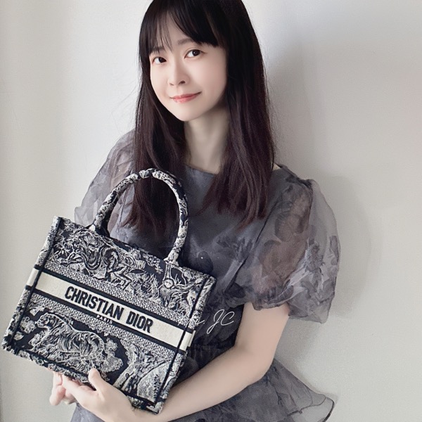 Dior Book Tote 開箱：細節與質感大揭密、到底值不值得入手？