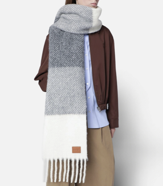 電商折扣資訊更新(12/6更新)--IFCHIC站Cyber week折扣2折起+HBX折扣4折起+Cettire站精選tote包款5折起+好看Coach肩背包只要3880元(還可用碼再折) 電商折扣Loewe圍巾