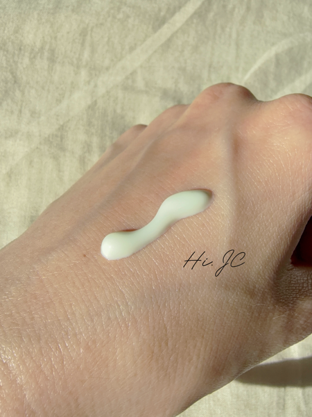 美妝好物分享~久違的不黏又不油的防曬油推薦~白樺樹隔離霜 美妝好物分享~久違的不黏又不油的防曬油推薦~白樺樹隔離霜